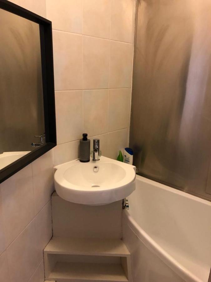 Splendid 1 Bedroom Flat + Terrace ロンドン エクステリア 写真